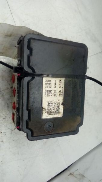 2007 Jeep Liberty 3.7L ABS Pump Assembly - OEM image 3