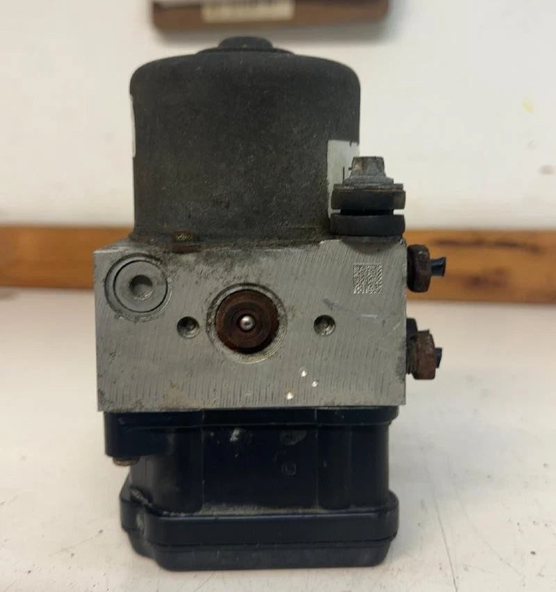 Chevy Cobalt 2005-2006 ABS Anti-Lock Brake Pump Module Assembly | OEM image 2