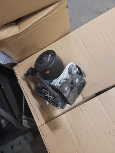 2014-2015 FORD EXPLORER ABS Brake Module and Pump Assembly W/O Adaptive Cruise