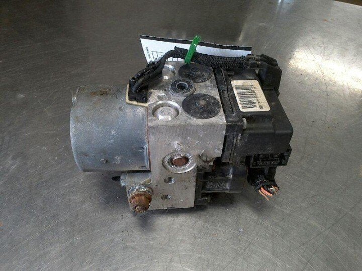 2005-2006 Chevy Equinox & Pontiac Torrent ABS Pump Assembly (AWD) - OEM image 0