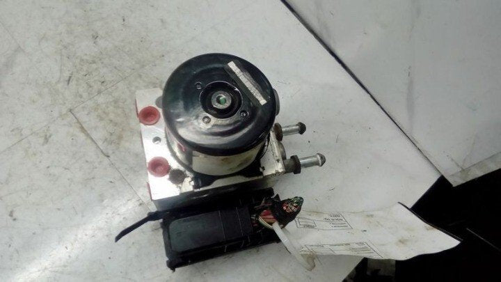 2007 Jeep Liberty 3.7L ABS Pump Assembly - OEM image 2