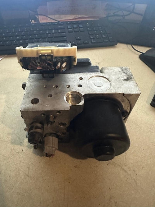 2001-2003 Toyota Highlander - ABS Anti-Lock Brake Pump Assembly With Skid Control | OEM image 1
