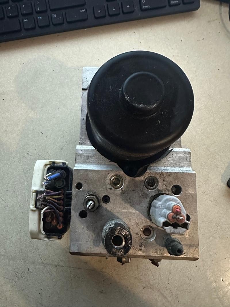 2001-2003 Toyota Highlander - ABS Anti-Lock Brake Pump Assembly With Skid Control | OEM image 0
