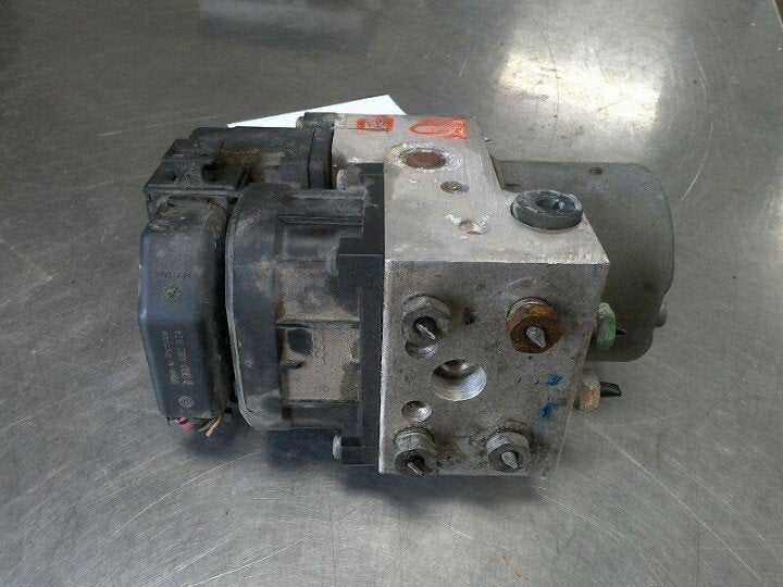 2005-2006 Chevy Equinox & Pontiac Torrent ABS Pump Assembly (AWD) - OEM image 1