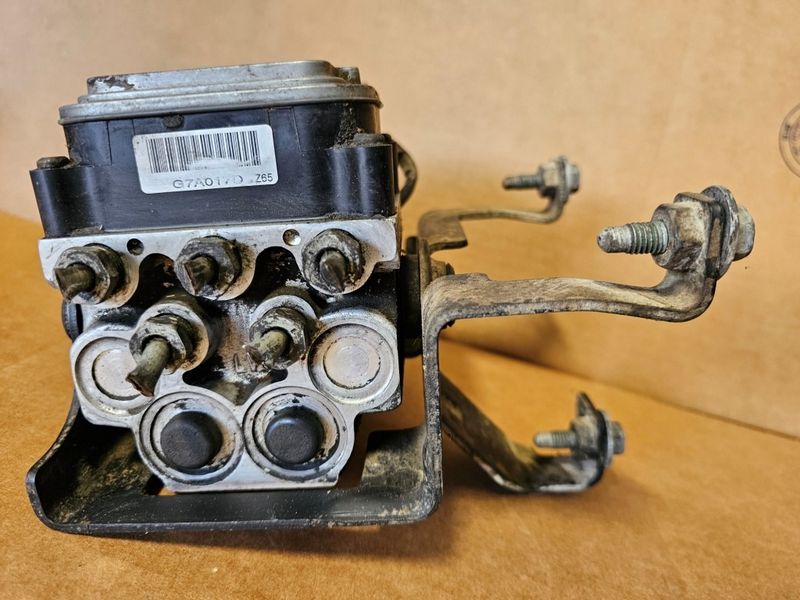 2001-2002 GMC Sierra 3500 Anti-Lock Brake Pump Assembly OEM